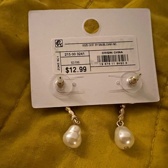 Sugarfix gold bow earrings - Picture 2 of 2